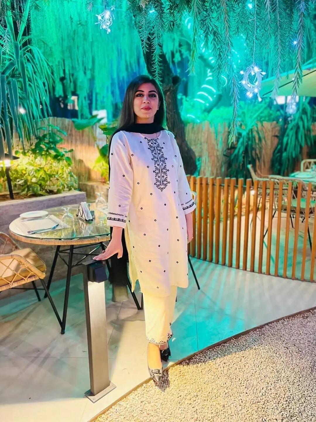 Muntazir - Pearl White Embroidered Lawn 2 ( Pcs ) Ready To Wear Mak Fashion 