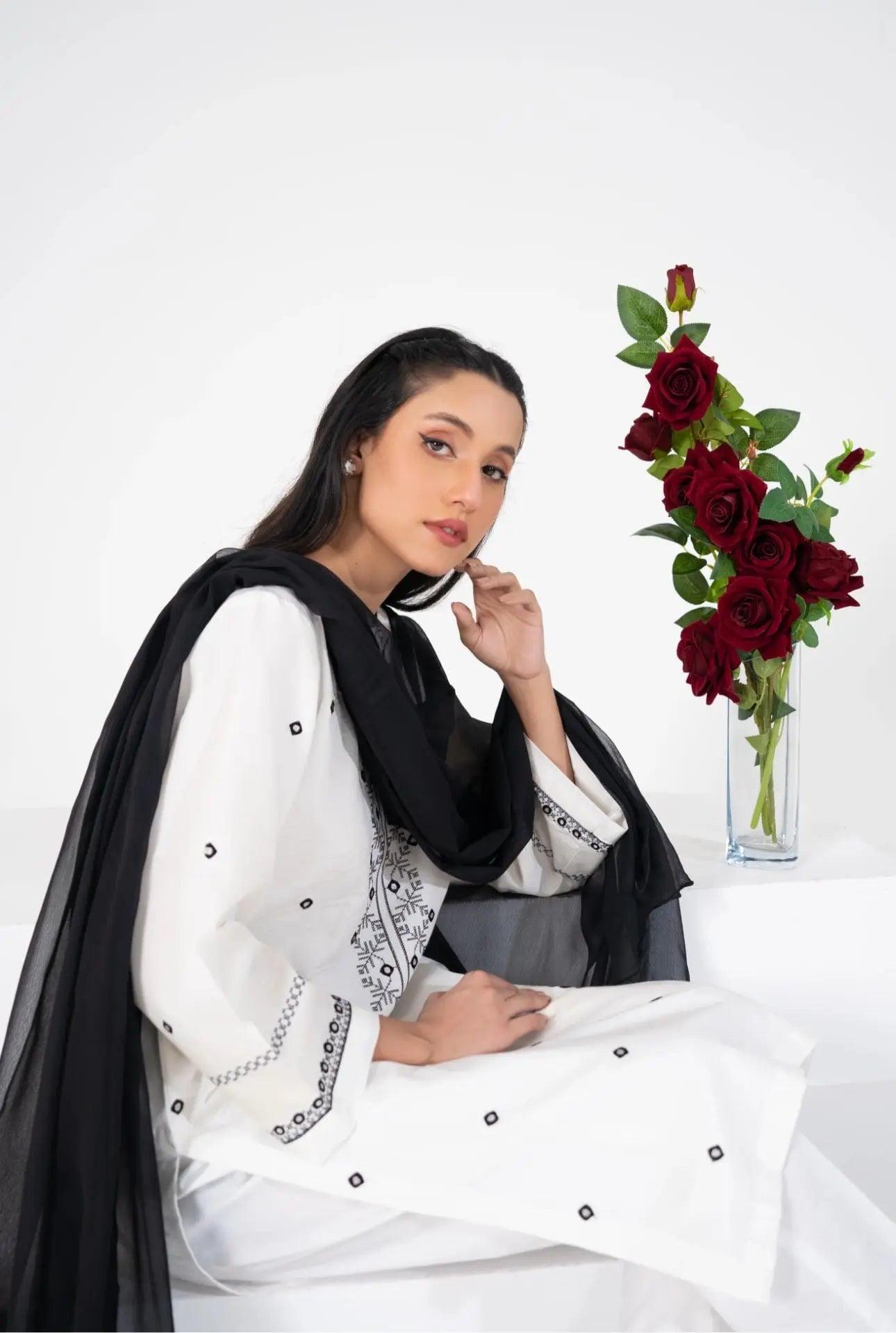 Muntazir - Pearl White Embroidered Lawn 2 ( Pcs ) Ready To Wear Mak Fashion 
