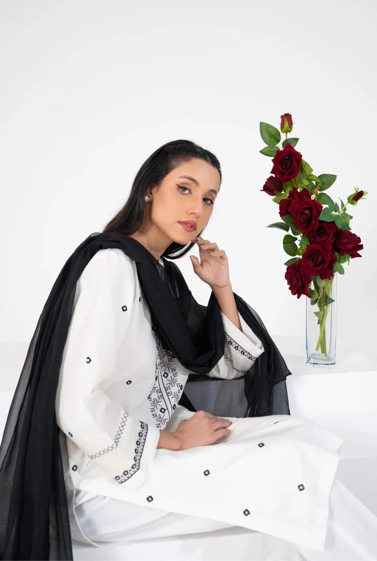 Muntazir - Pearl White Embroidered Lawn 2 ( Pcs ) Ready To Wear Mak Fashion 
